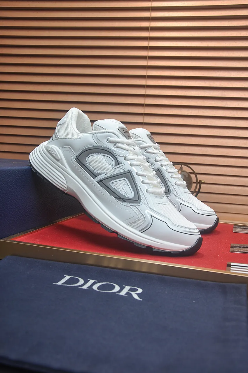 Men's men's shoes 💰: 500💶 (top original order) Brand: Dior (Dior) Standard code: Men's code 38-44 (45 customized) Grade: Same as the official website Material: Top original cowhide spliced ​​together Original wear-resistant and lightweight outsole Style category: Fashionable casual shoes Distinguished luxury brand elements top luxury Color: Actual picture color